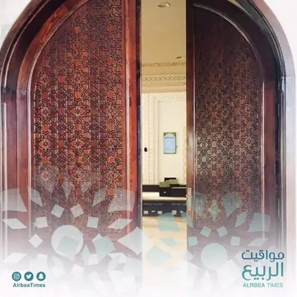 من أعمالنا: شاشة مواقيت الربيع داخل مسجد (1)