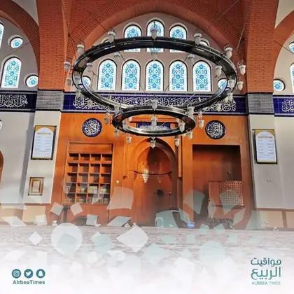 من أعمالنا: شاشة مواقيت الربيع داخل مسجد (6)