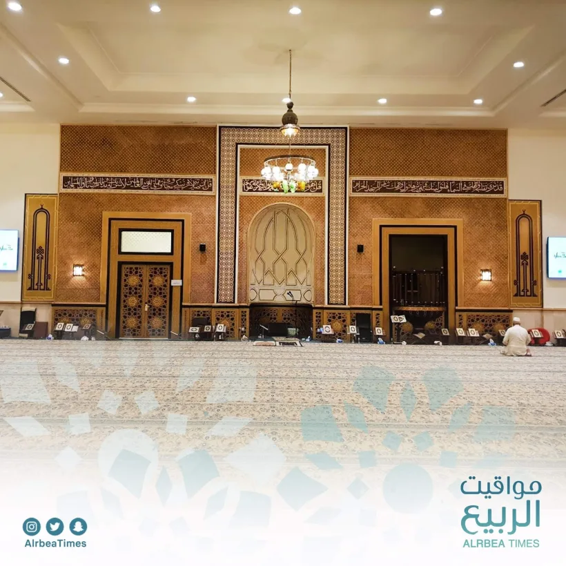 من أعمالنا: شاشة مواقيت الربيع داخل مسجد (10)