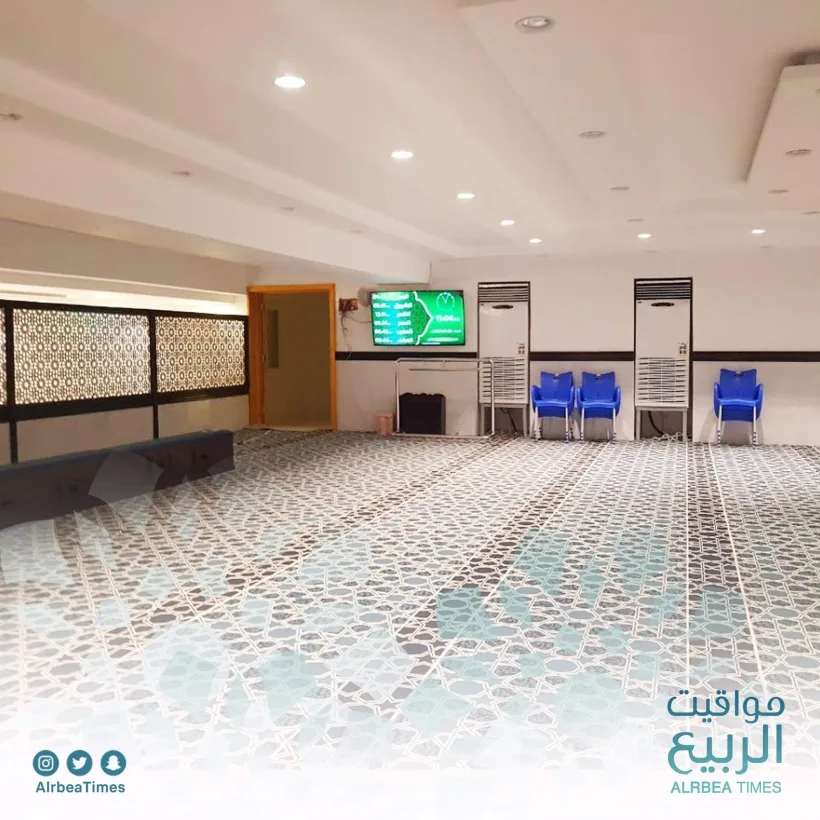 من أعمالنا: شاشة مواقيت الربيع داخل مسجد (30)